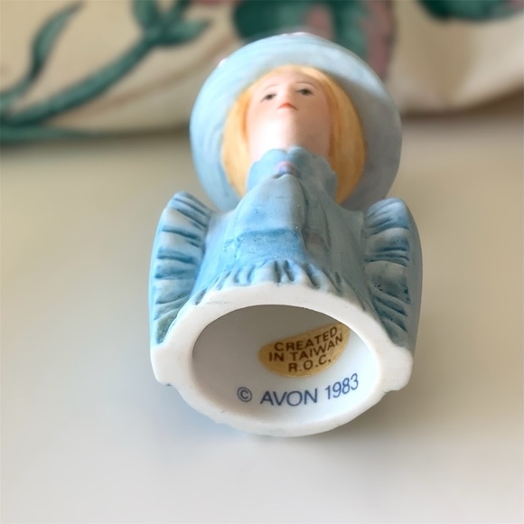 🛍️Bundle sale! Avon vintage porcelain thimble - Picture 3 of 7